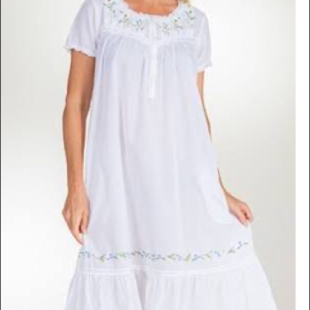LA CERA nightgown- white 100% cotton short sleeve.